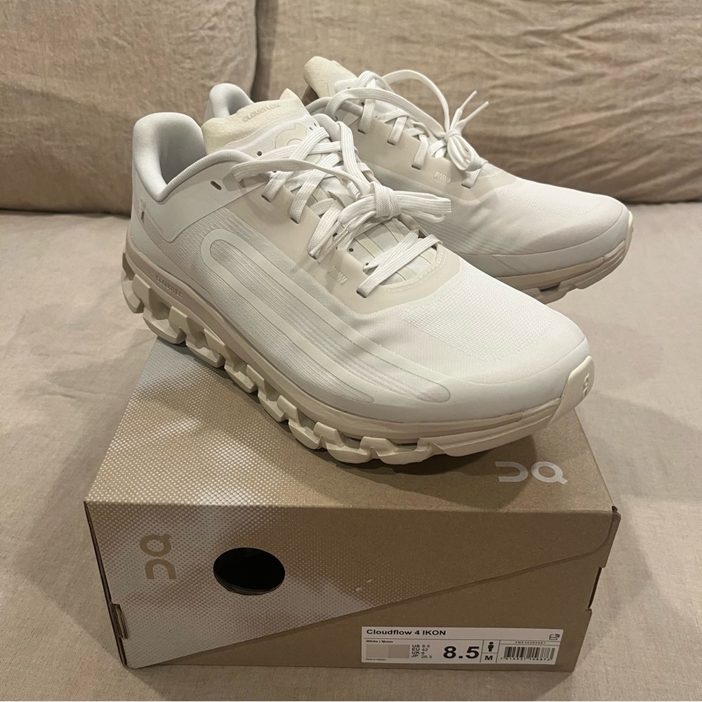 On LIMITED EDITION Cloudflow 4 IKON, White/Moon